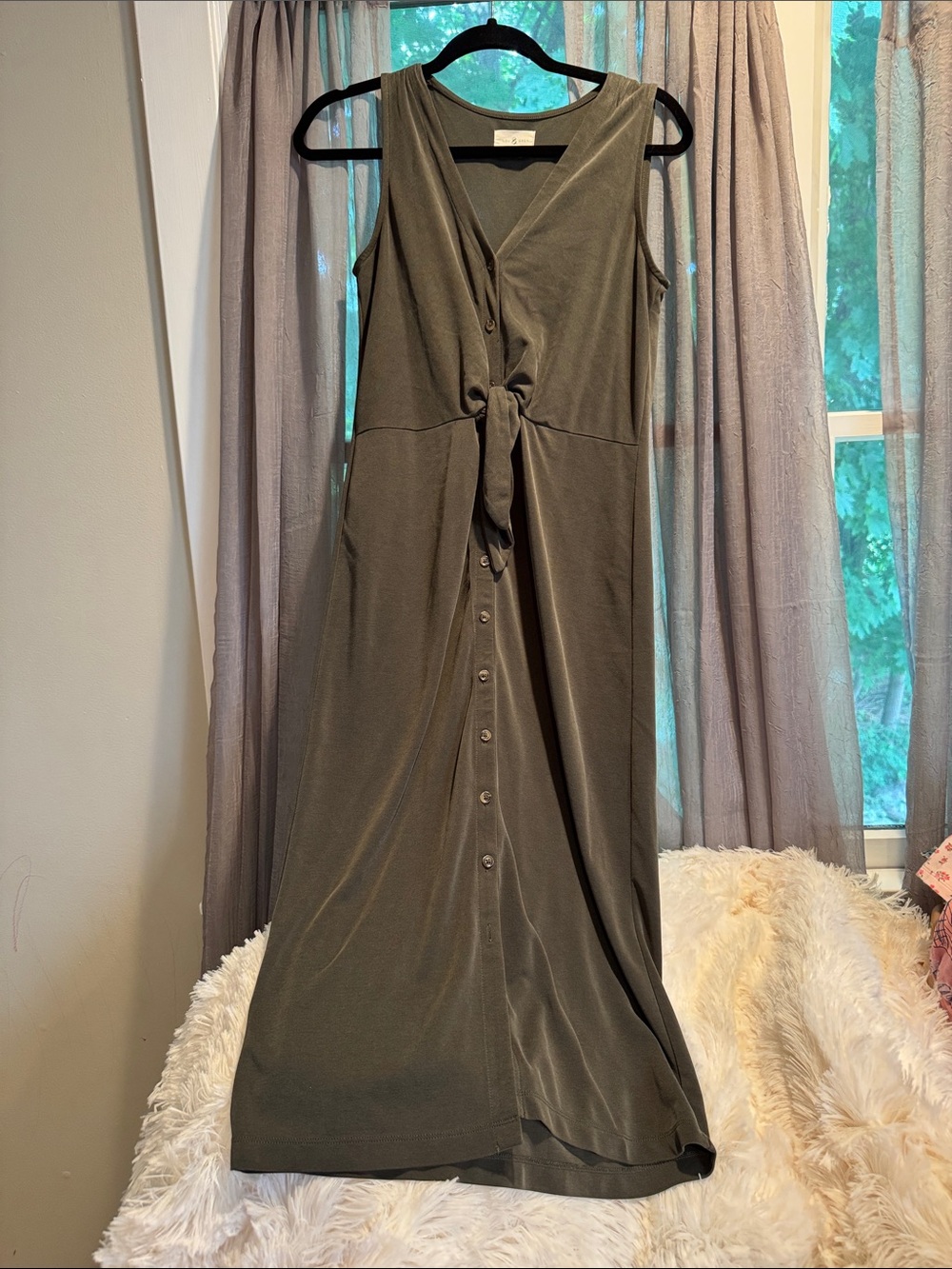 Sleeveless Olive Button-Front Maxi Dress with Tie Waist